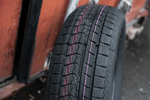 фото протектора и шины ICEPIONEER 868 Шина ZMAX ICEPIONEER 868 195/55 R15 85V