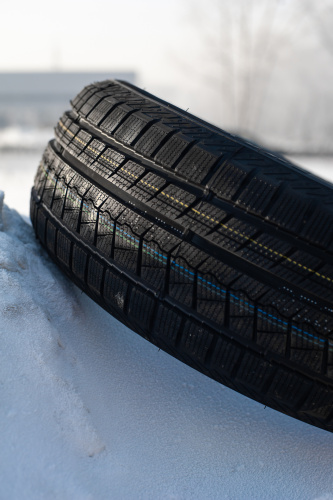 фото протектора и шины ICEPIONEER 868 Шина ZMAX ICEPIONEER 868 275/40 R20 106H